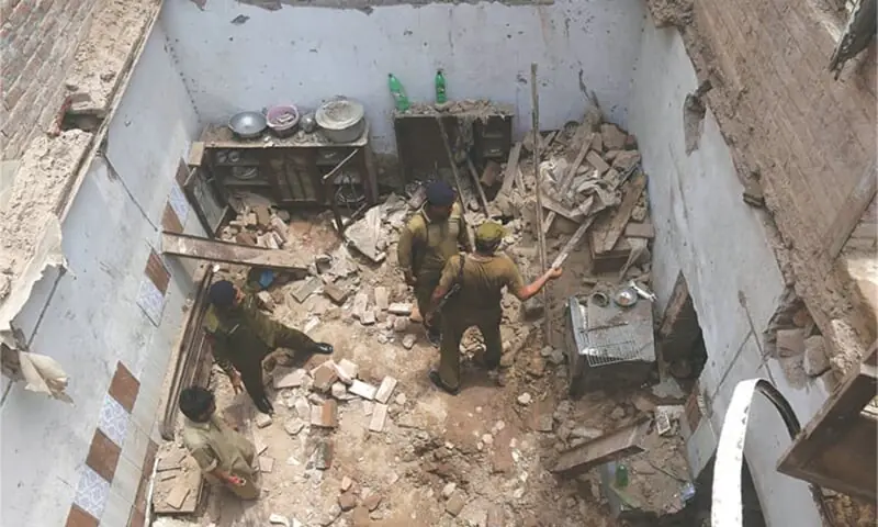 Child killed, 5 people injured in roof collapse incident in Lahore